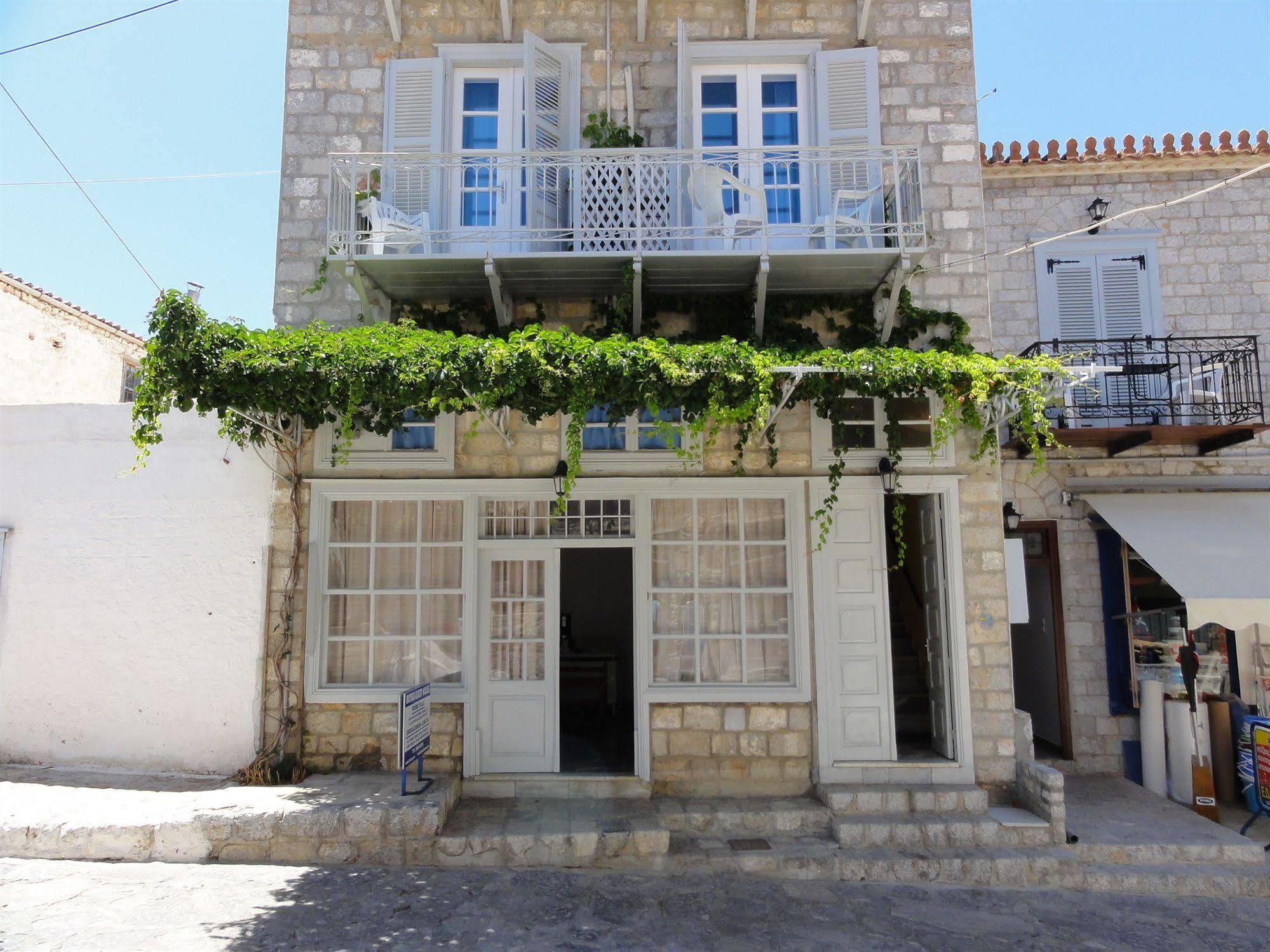 Botsis Guest House Hydra  Exterior photo